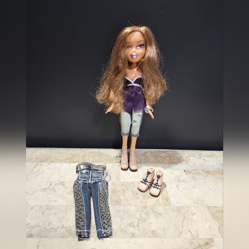 1st Edition  Bratz Passion‎ 4 Fashion Yasmin Doll And Accessories Collectible